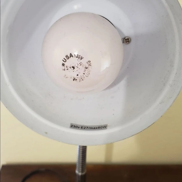 Pixar Lime Green European Outlet Animated Pixar Style Mid Century Desk Lamp - Picture 4 of 6